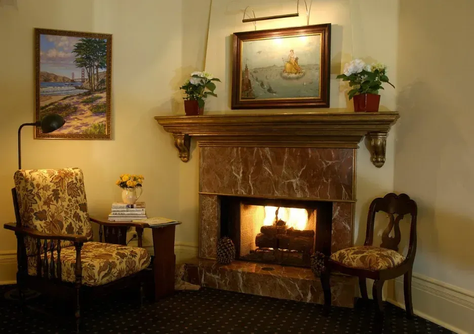 The fireplace in the lobby of the Golden Gate Hotel