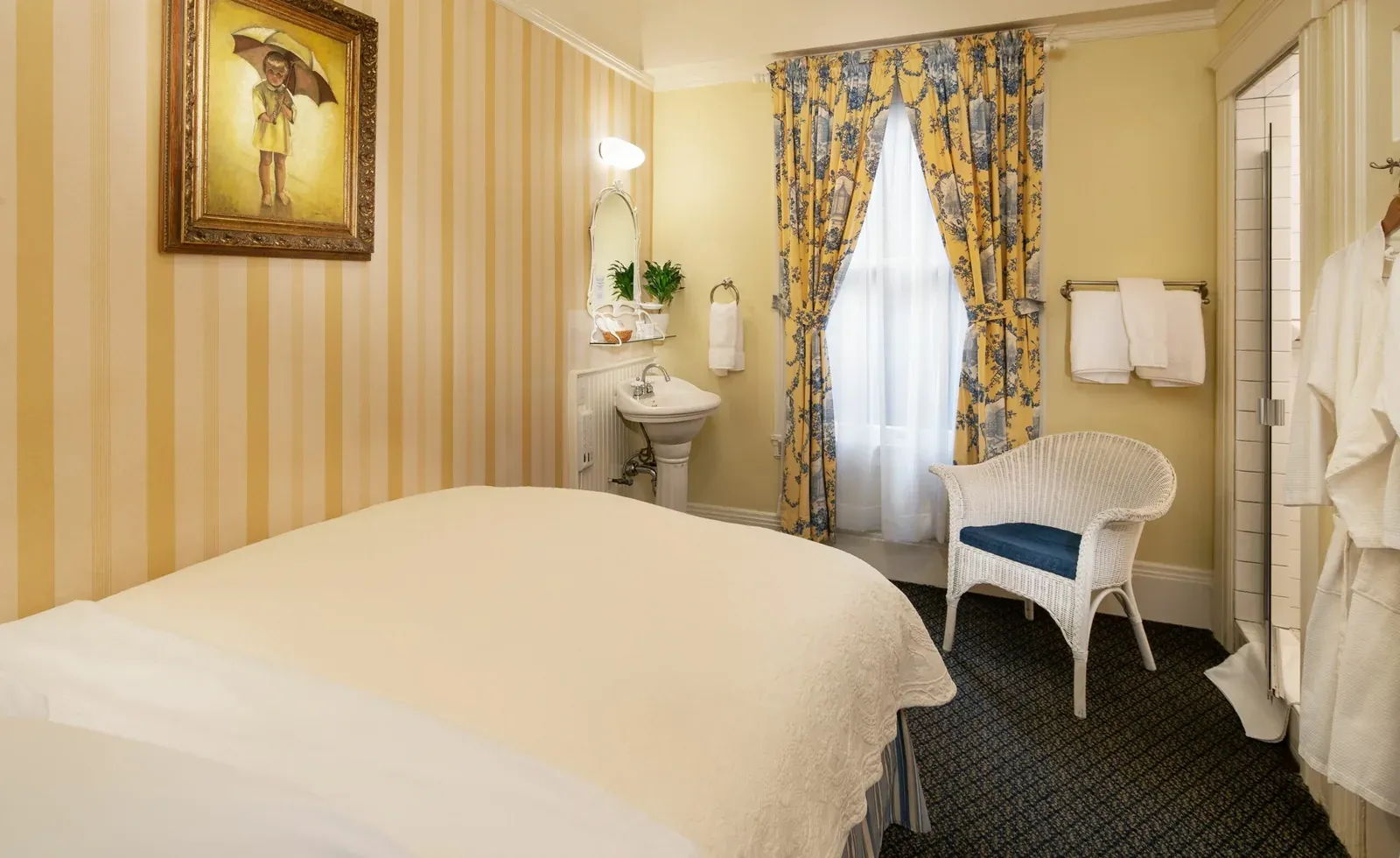 The Full Room with Shower and Sink at the Golden Gate Hotel
