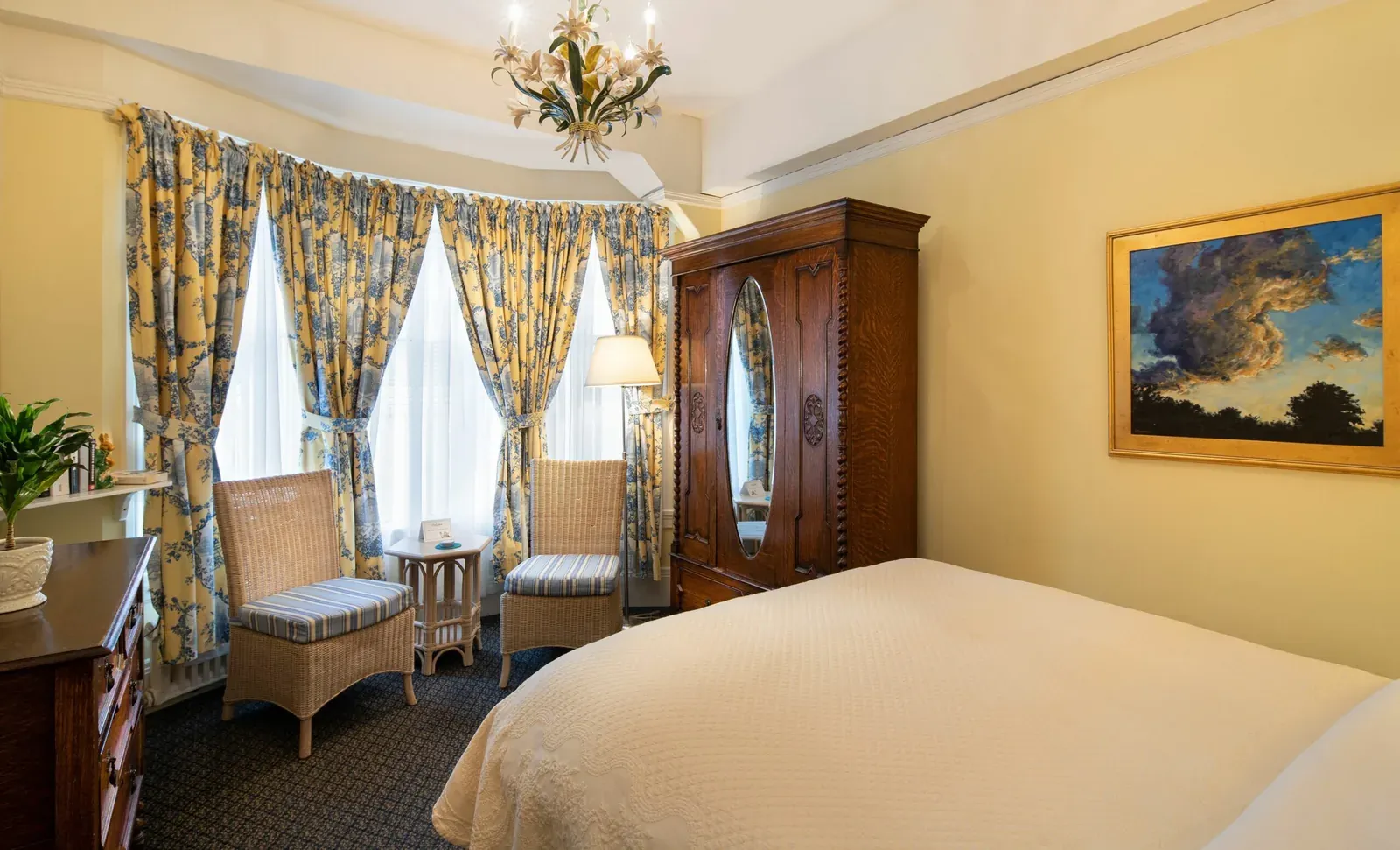 Queen Room with Private Bathroom, view 4