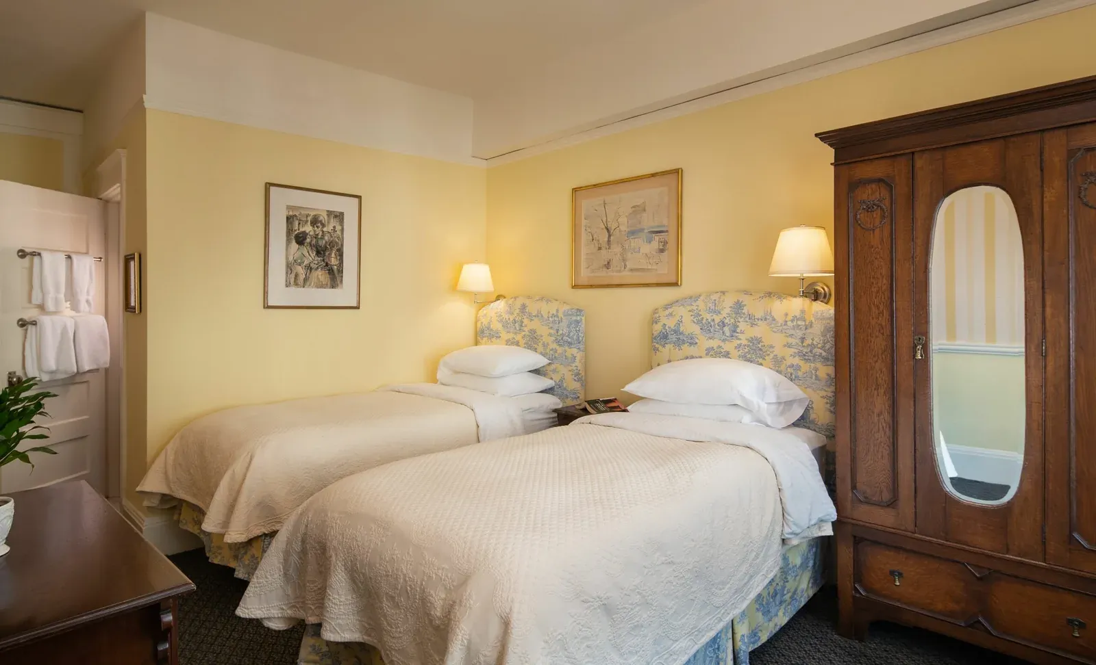 Two Singles with Private Bathroom, view 2